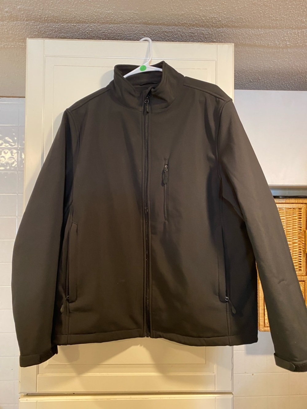 Amazon Men's Black Softshell Jacket - Classic Lightweight Coat size large 4:18